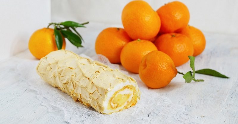 meringue-roll-cake-with-lemon-curd