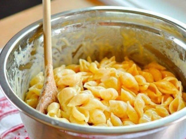 domashnyaya-syrnaya-podliva-k-makaronam-kotoraya-prevratit-obychnoe-blyudo-v-restorannyj-delikates2