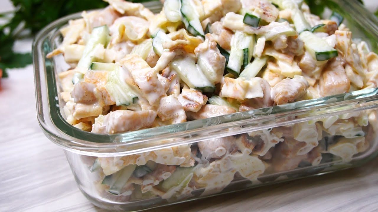 Салат ПОКОРЯЕТ Всех кто попробует. Действительно вкусный Салат на 8 марта maxresdefault-42