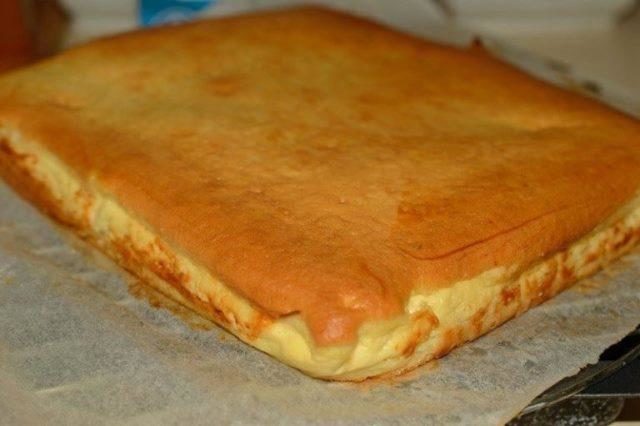 nalivnoj-pirog-s-tvorogom-etot-pirog-sedaetsya-migom-eshhe-prosyat-dobavki-1-1