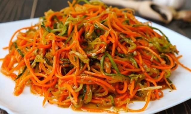 prostaya-no-ochen-sochnaya-i-aromatnaya-zakuska-samaya-vkusnaya-morkov-po-korejski-1