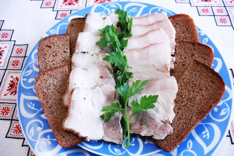 Сало в тузлуке – 5 самых вкусных рецептов