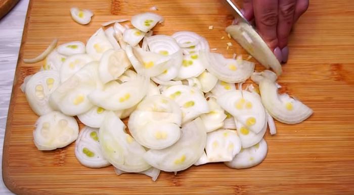 ВКУСНОЕ БЛЮДО ИЗ СКУМБРИИ МОЖНО ЕСТЬ КАК ГОРЯЧИМ, ТАК И ХОЛОДНЫМ