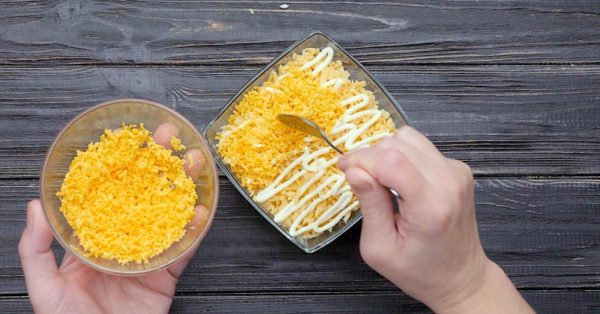 Салат с бананами и курицей
