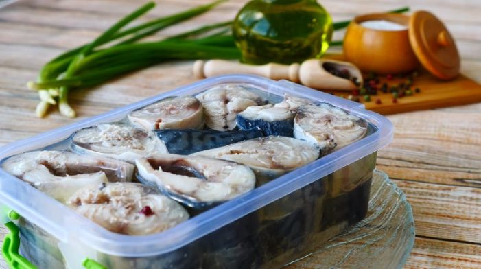 Малосольная скумбрия в масле: вкусный рецепт для обожателей рыбы Малосольная скумбрия в масле: вкусный рецепт для обожателей рыбы