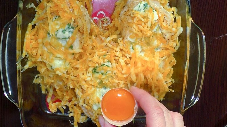 Куриное филе с яйцом