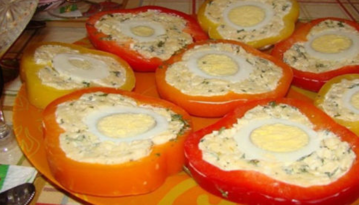 Перец с сырной начинкой и яйцом. Обалденная и быстрая закуска
